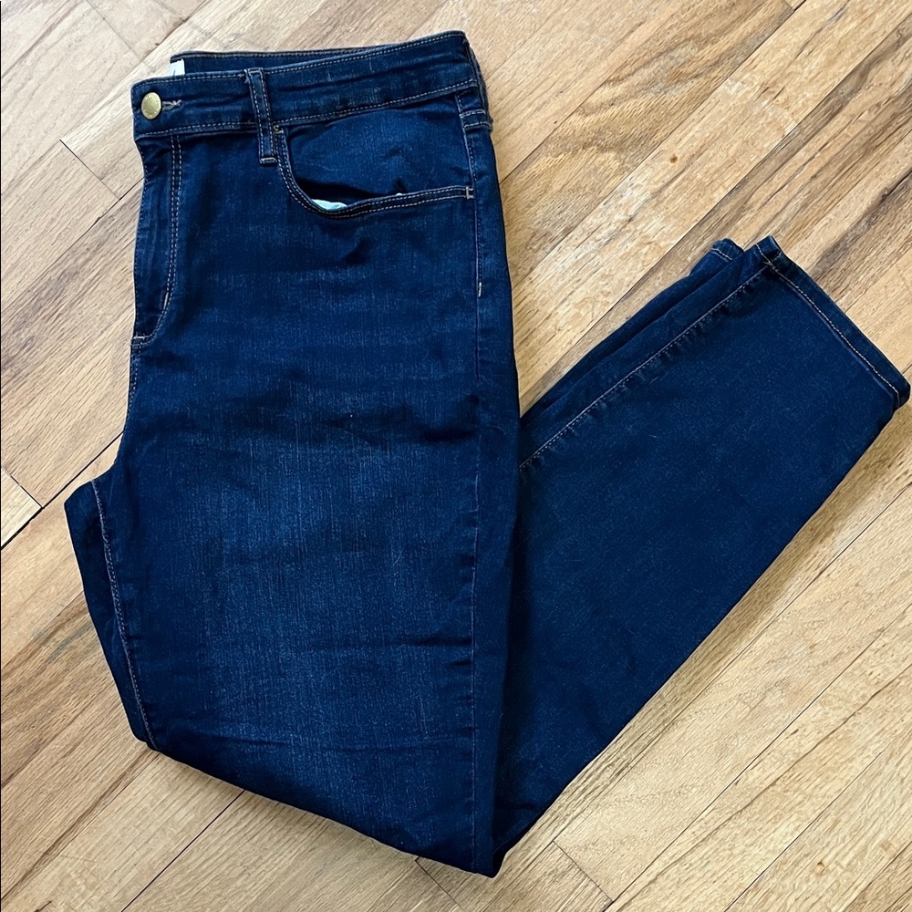 Universal Thread Women's Mid Rise Skinny Jeans in Dark Blue Denim